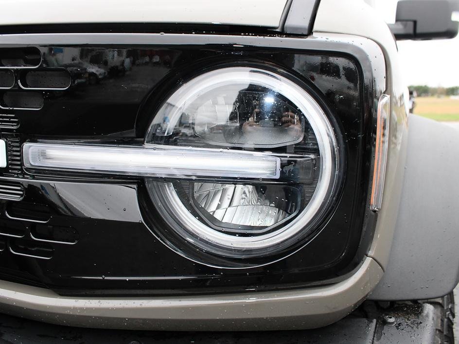 Used 2025 Gray Ford Badlands image 10