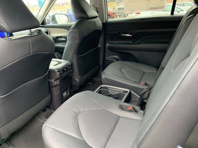 Used 2026  Toyota Platinum image 13