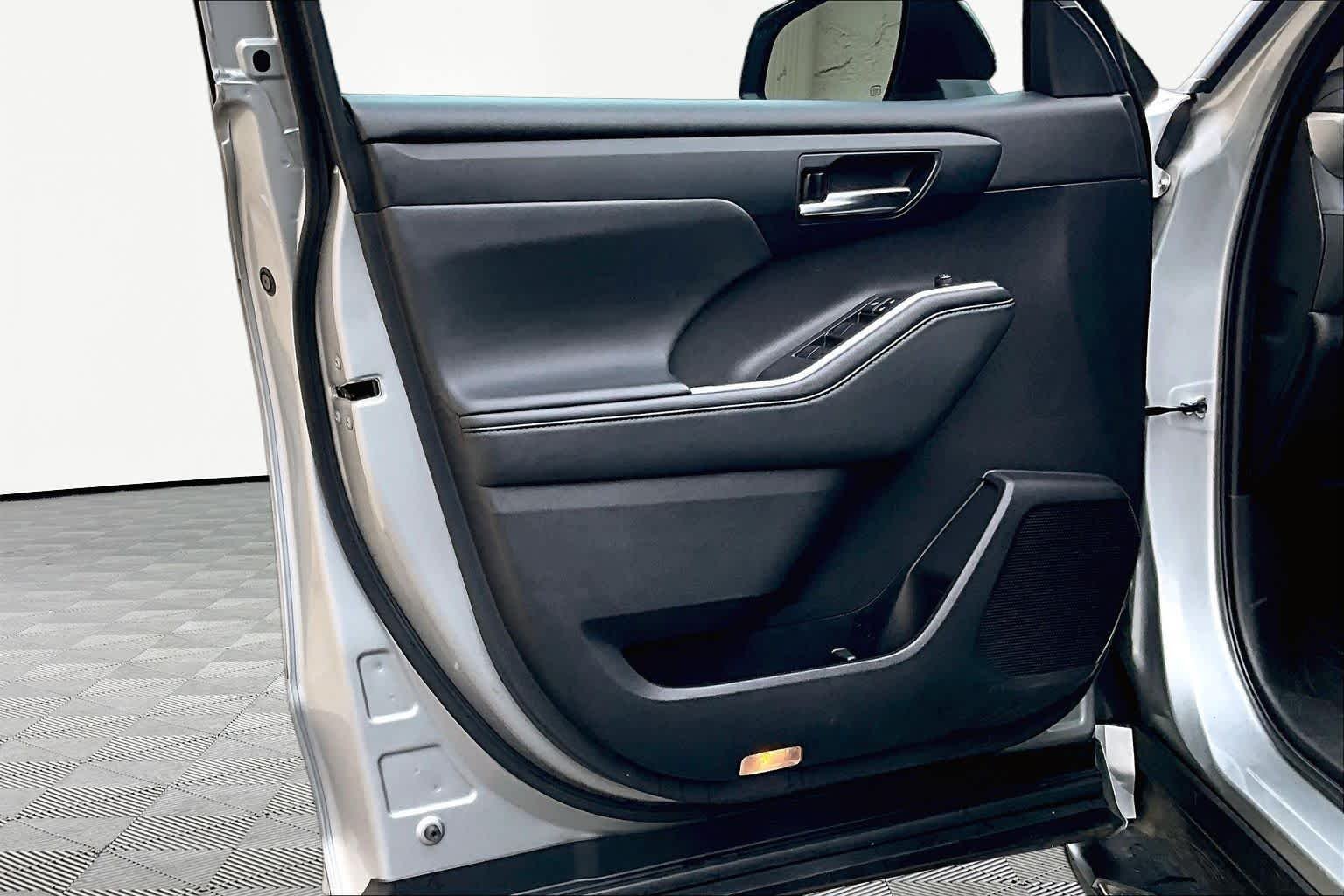 Used 2022 Celestial Silver Metallic Toyota XLE image 22