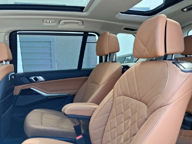 Used 2025 Red BMW xDrive40i image 24
