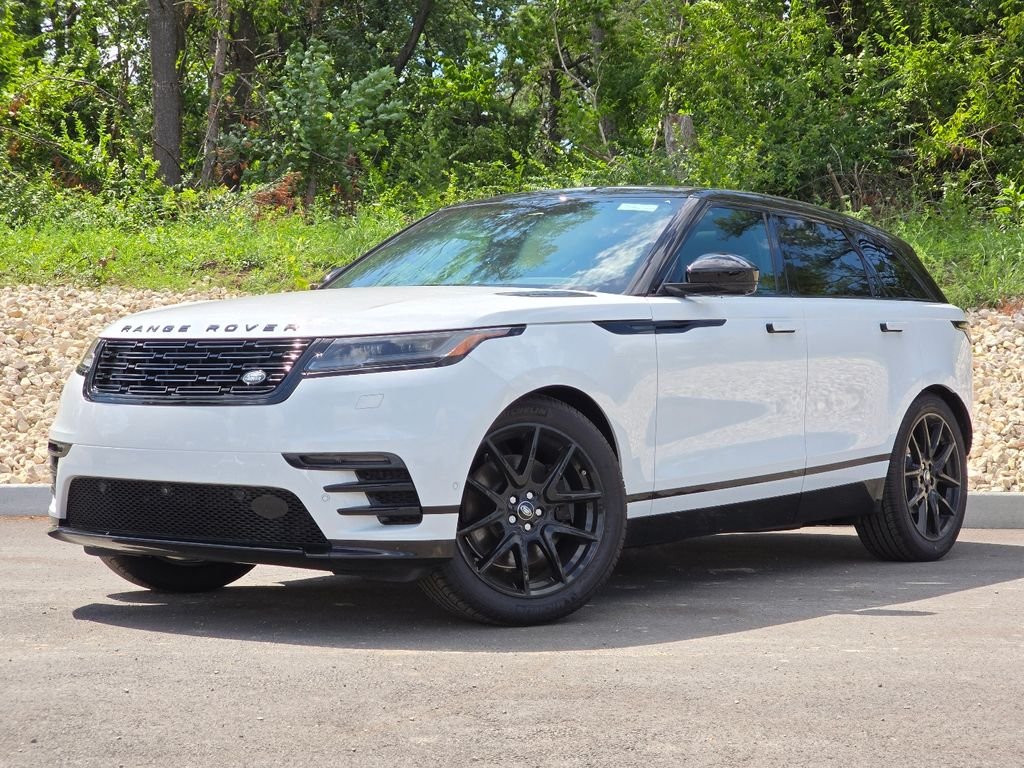 New 2026 Fuji White Land Rover Dynamic se image 2