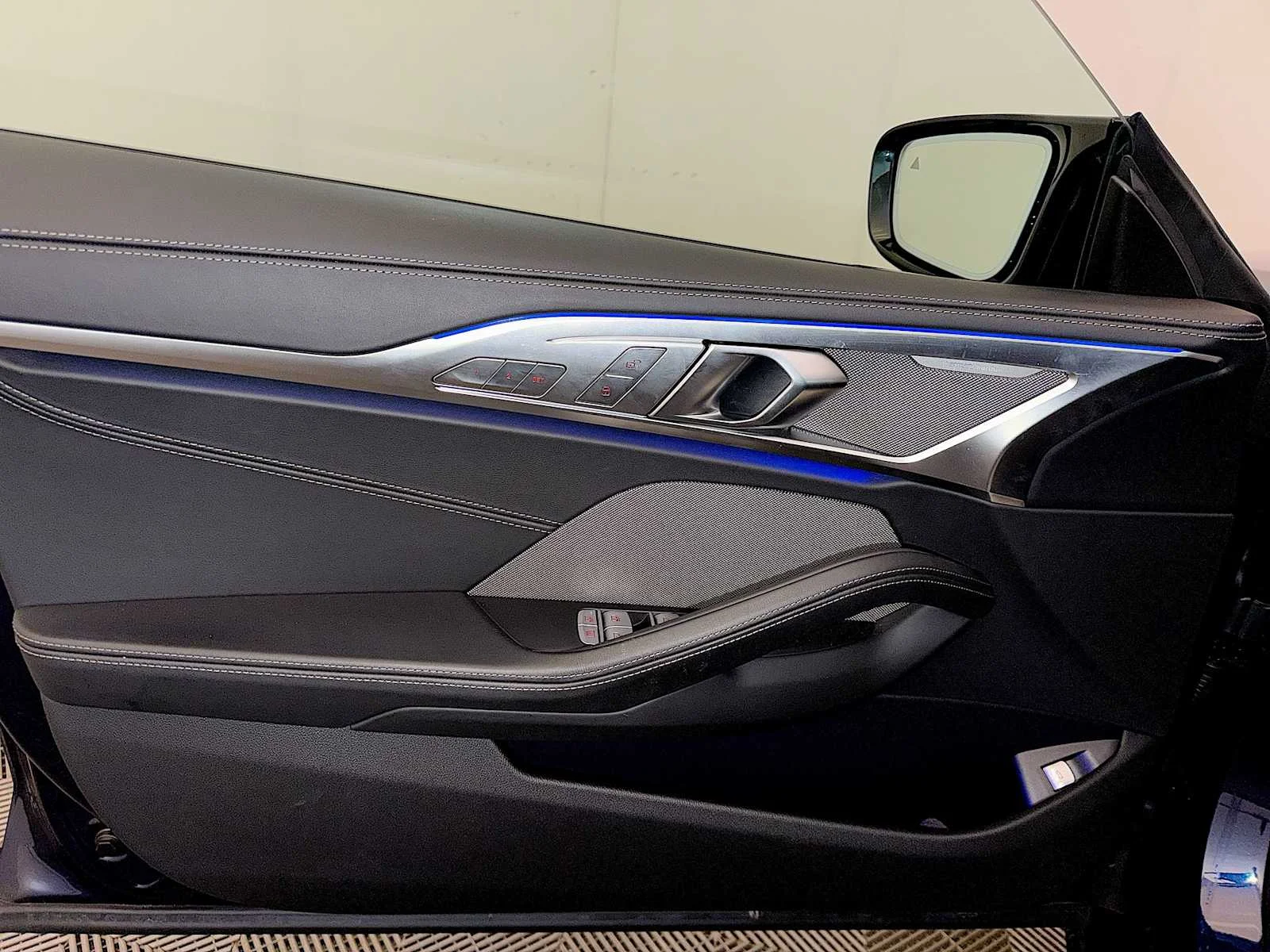 2026 BMW 8 Series M850i - Photo 11