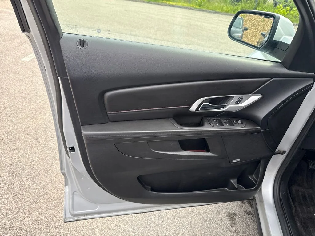 Used 2017 Silver GMC SLE-2 image 29