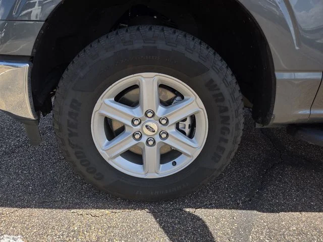 New 2026 Carbonized Gray Metallic Ford XLT image 50