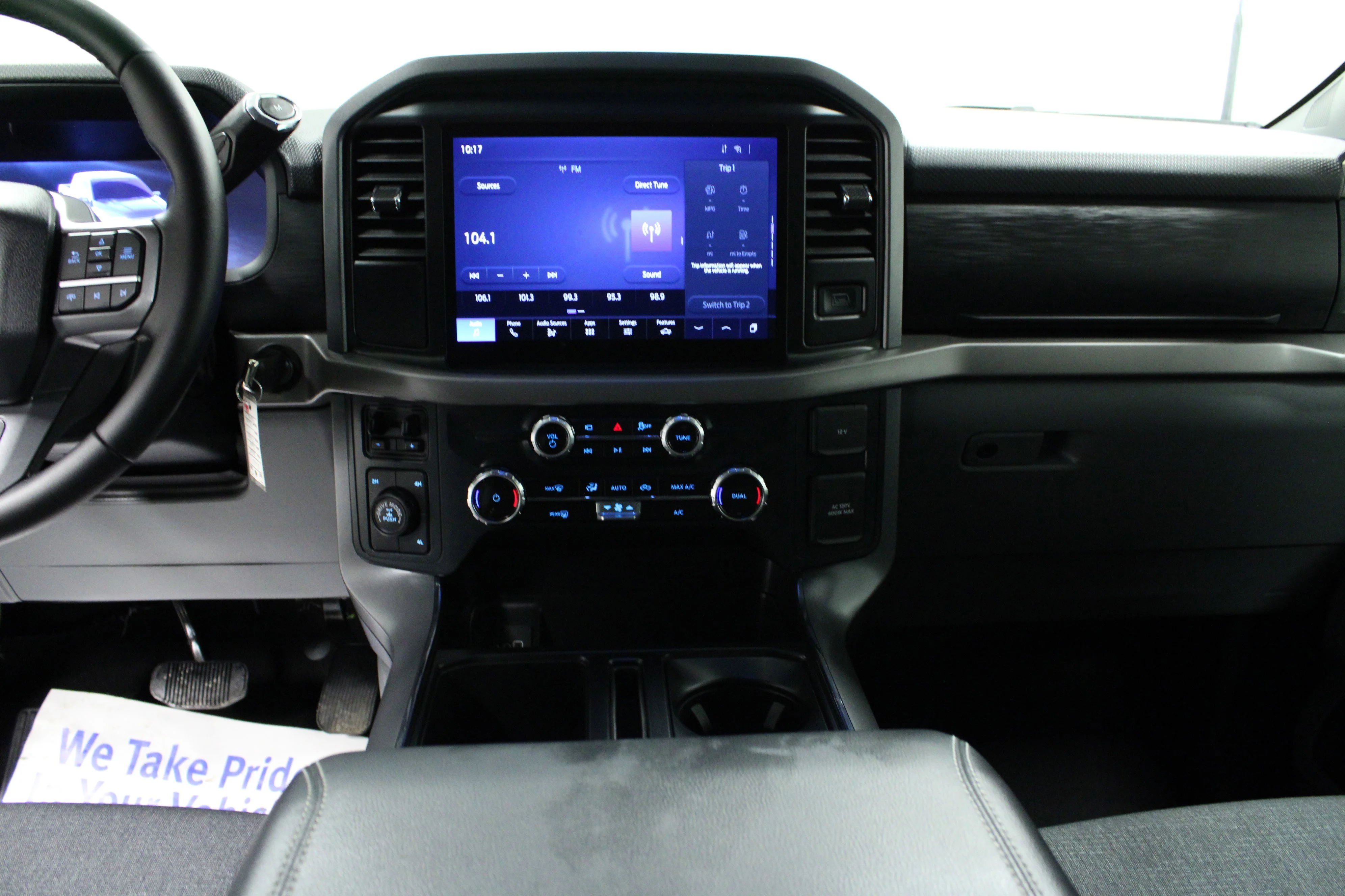 Used 2025 Oxford White Ford XLT image 18