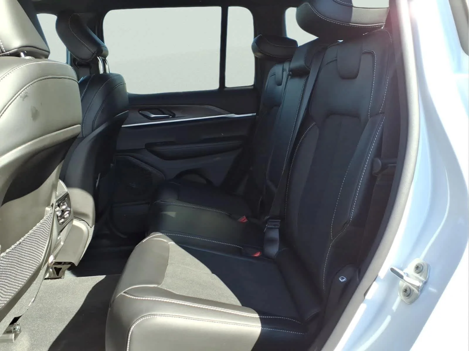 New 2026 Bright White Clearcoat Jeep Laredo Altitude image 15