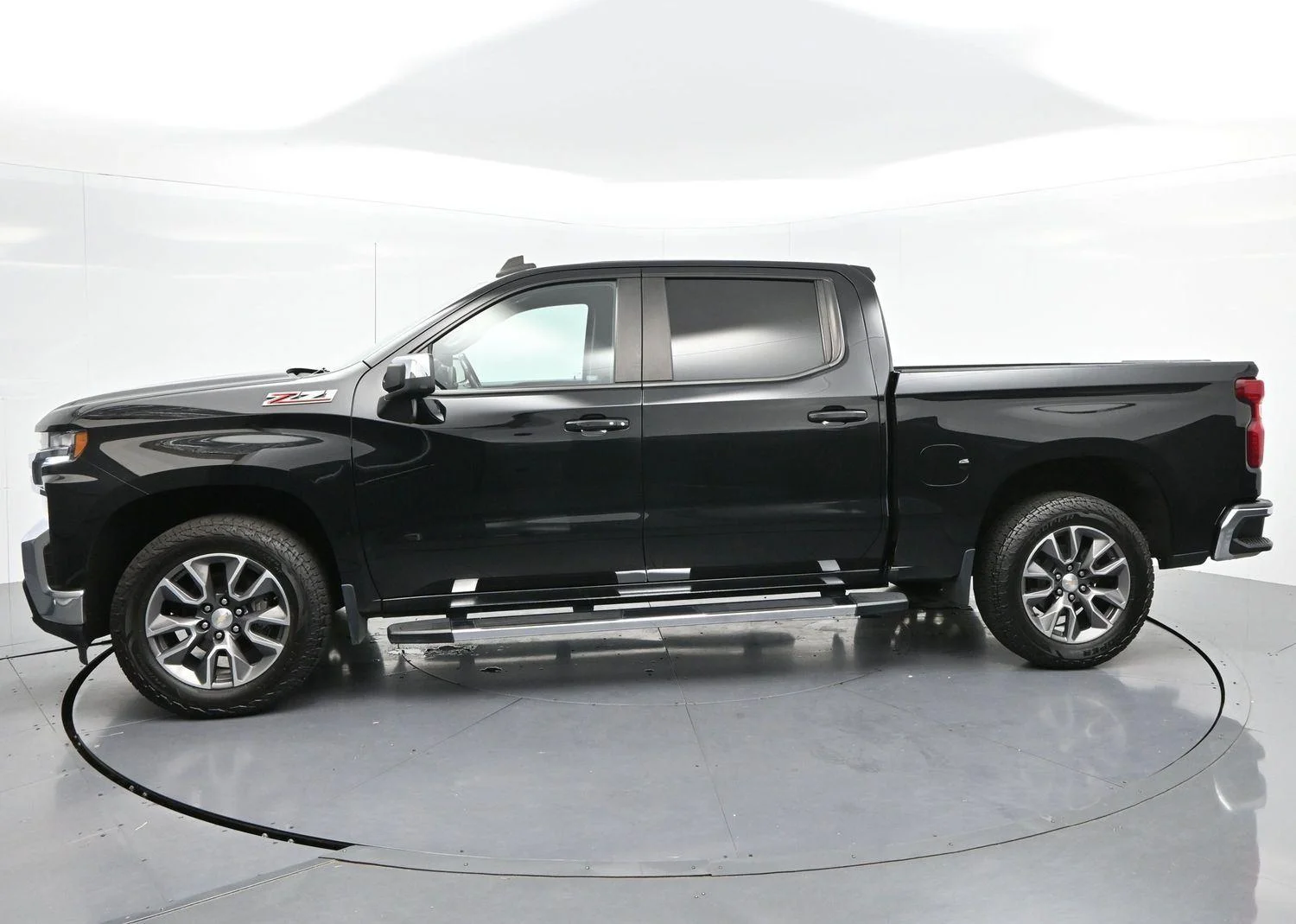 Used 2022 Black Chevrolet LT image 4
