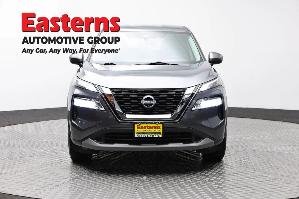 Used 2023 Gray Nissan SV image 2