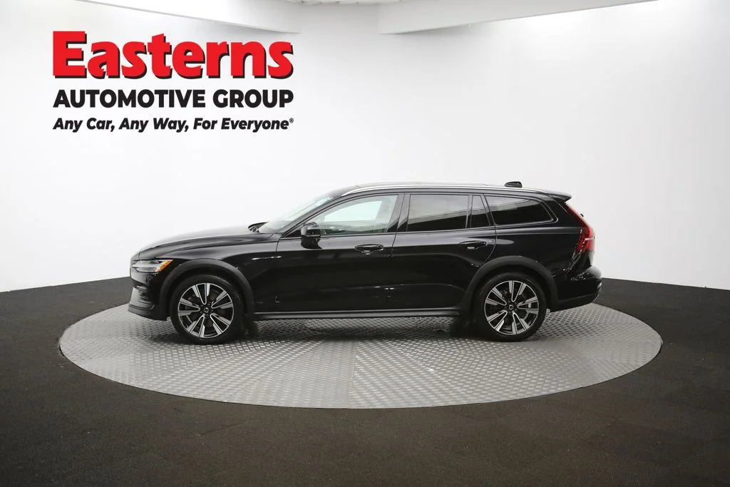 Used 2022 Black Volvo T5 image 57