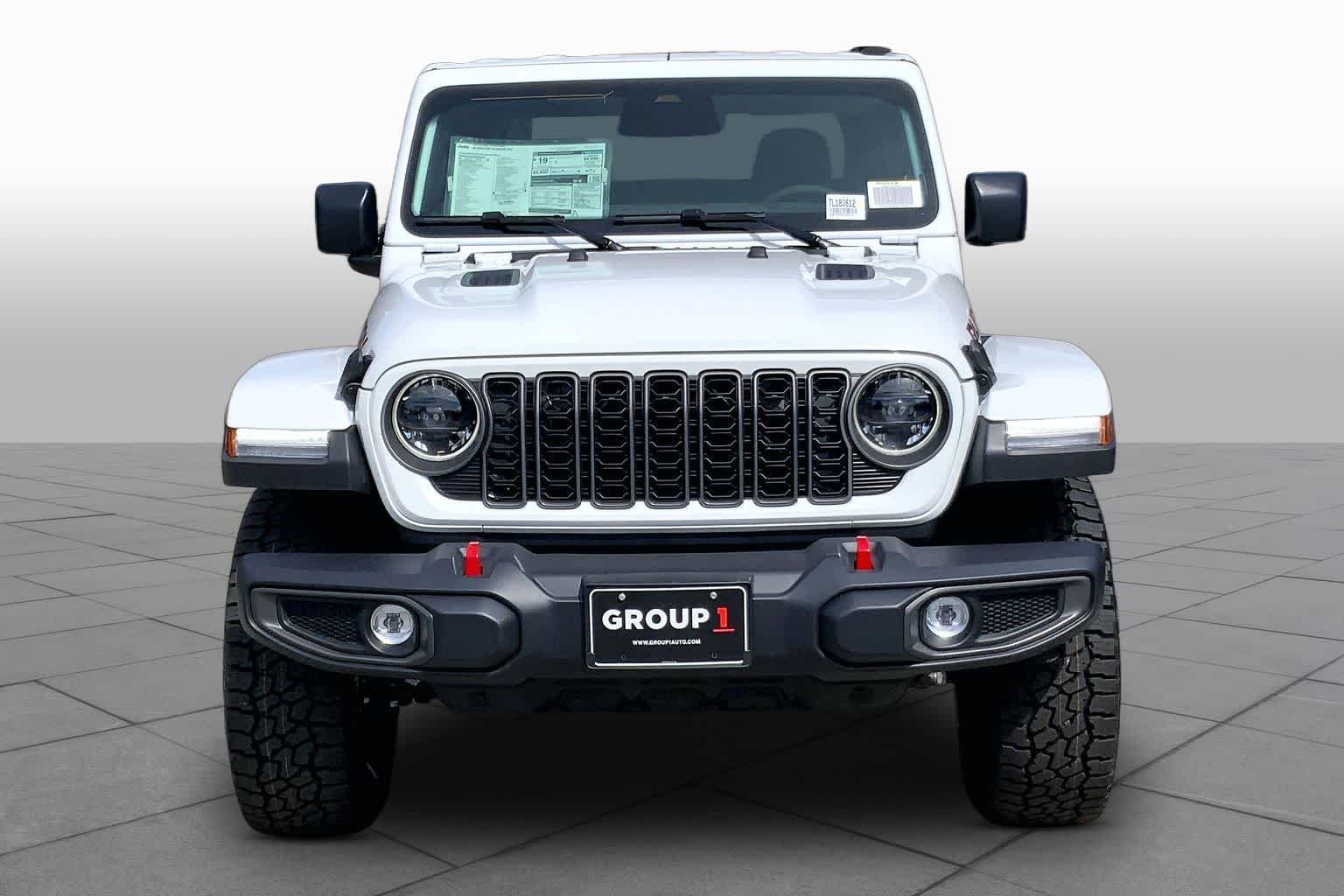 New 2026 Bright White Clear-Coat Exterior Paint Jeep Rubicon image 3