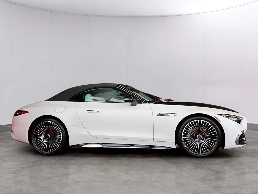 New 2026 MANUFAKTUR moonlight white magno (White Ambiance) Mercedes-Benz Maybach SL 680 image 4