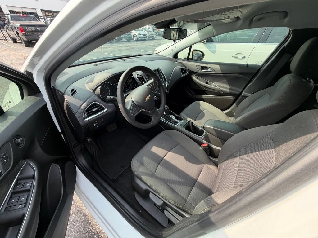 Used 2019 SUMMIT WHITE Chevrolet LS image 5