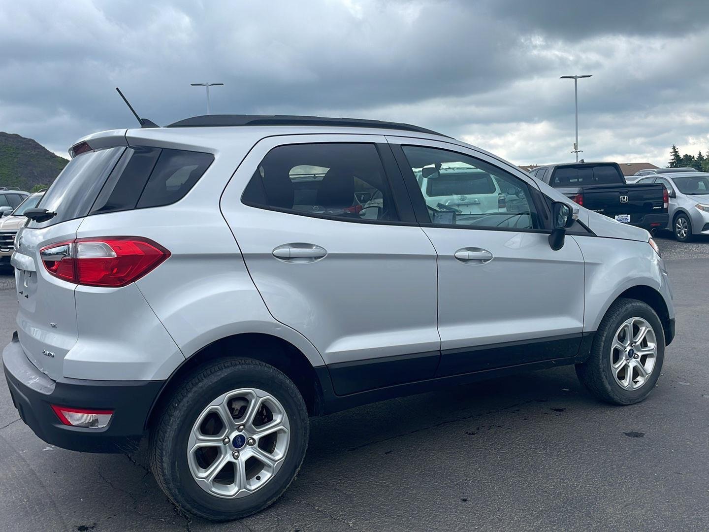 Used 2022 Moondust Silver Ford SE image 6