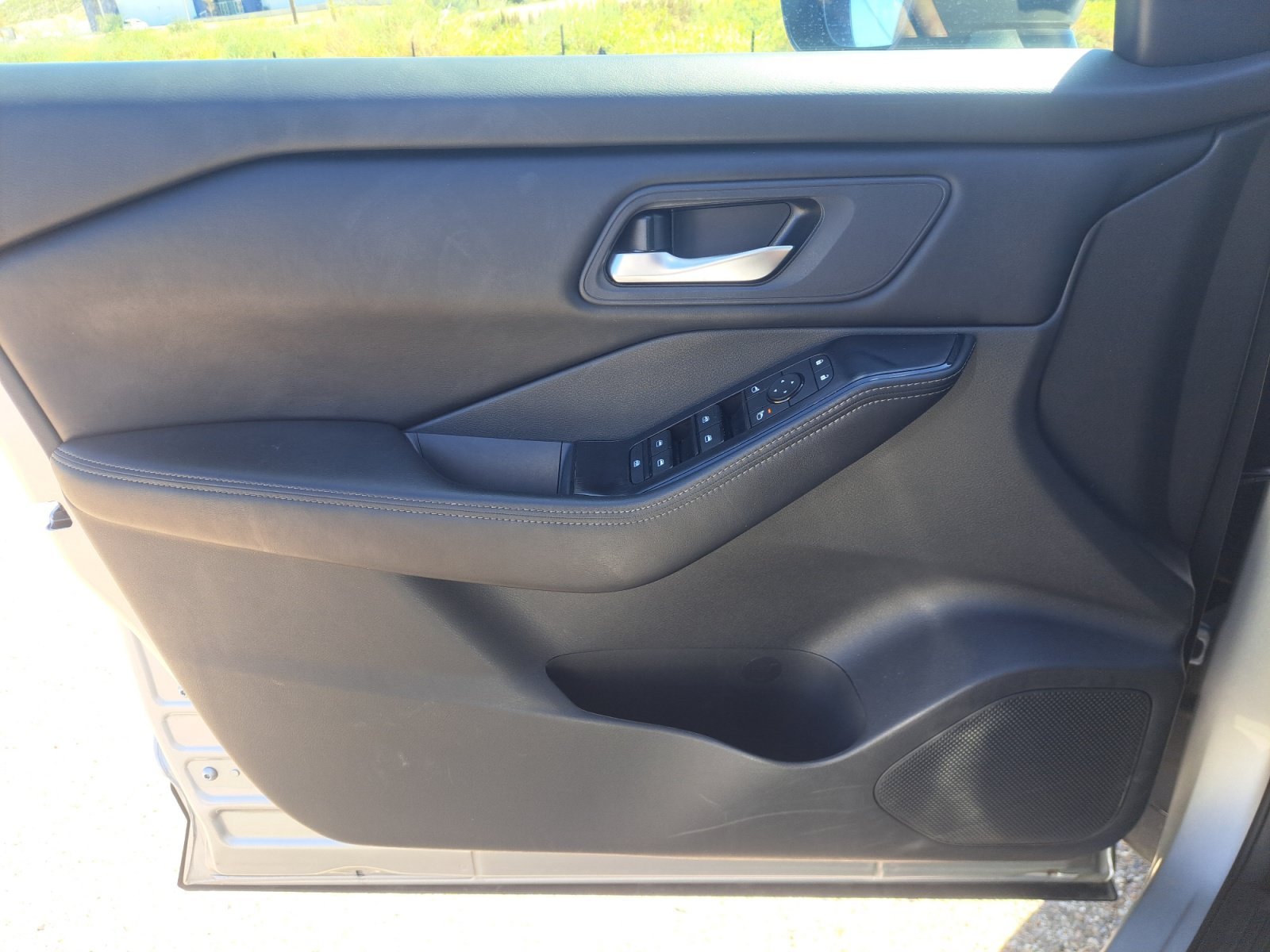 Used 2025 Brilliant Silver Metallic Nissan SV image 25