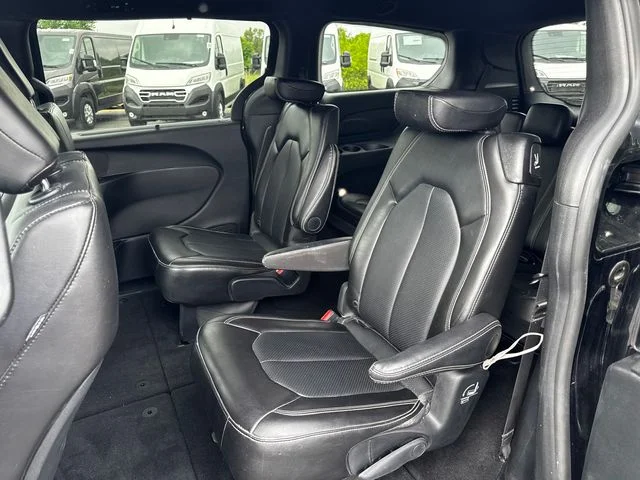 Certified Used 2025 Black Chrysler Select image 19