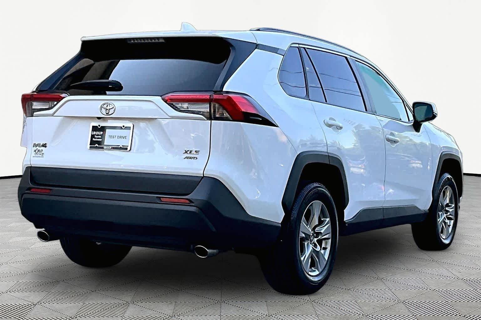 Used 2025 Ice Cap Toyota XLE image 13
