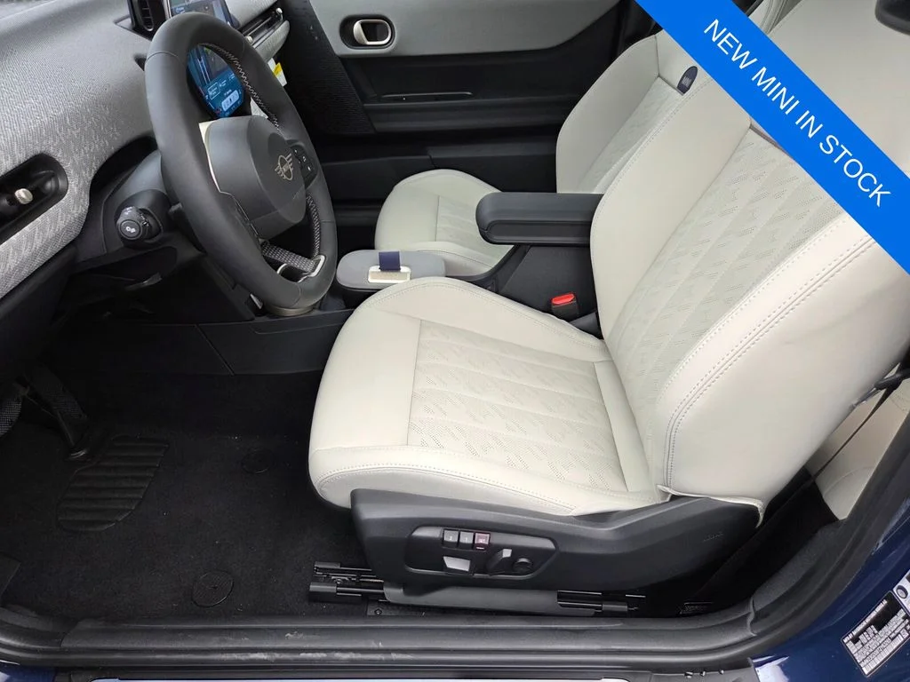 New 2026 Blue MINI Signature Plus image 10