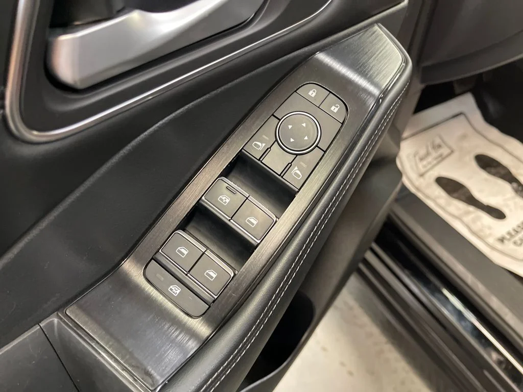 Used 2021 Black Nissan SL image 19