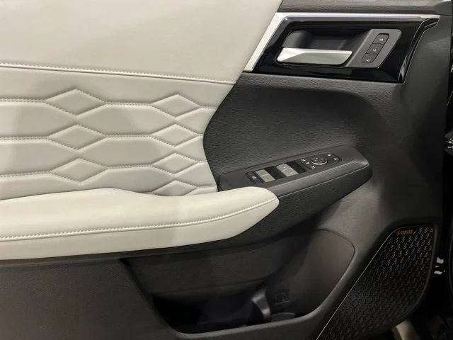 2025 Mitsubishi Outlander SEL Platinum Edition - Photo 10