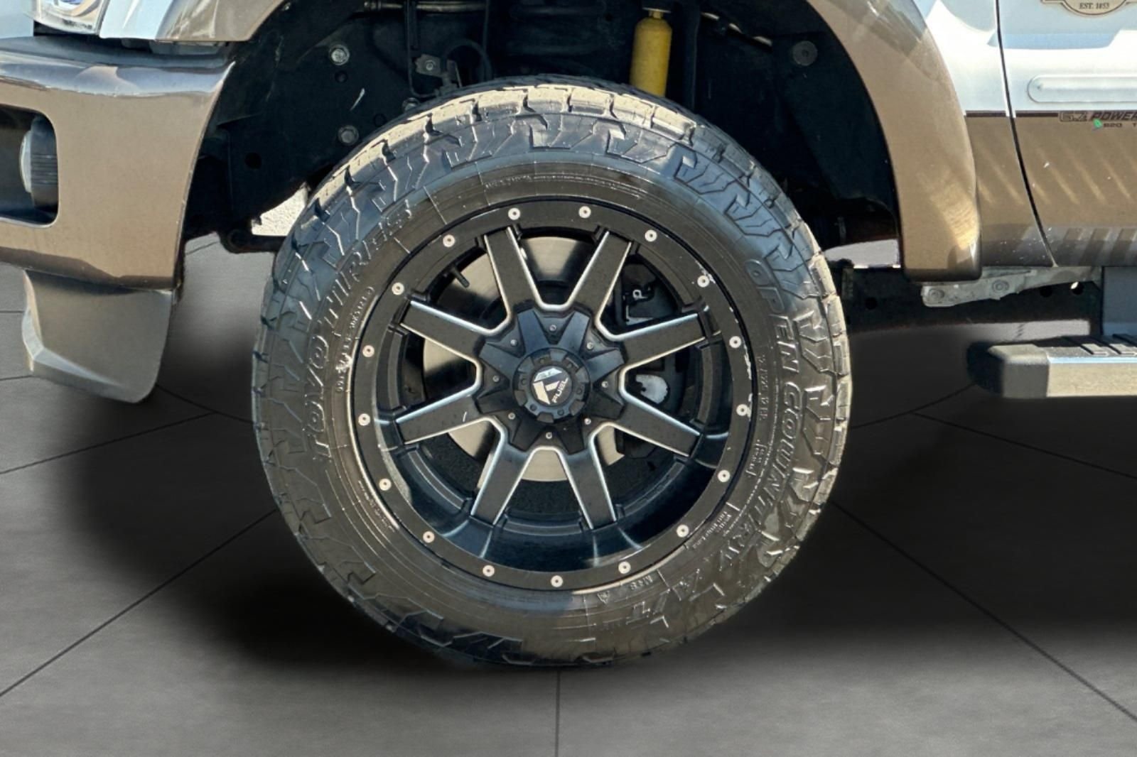 Used 2016 White Ford King Ranch image 28