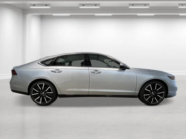 New 2026 Solar Silver Metallic Honda Touring image 9