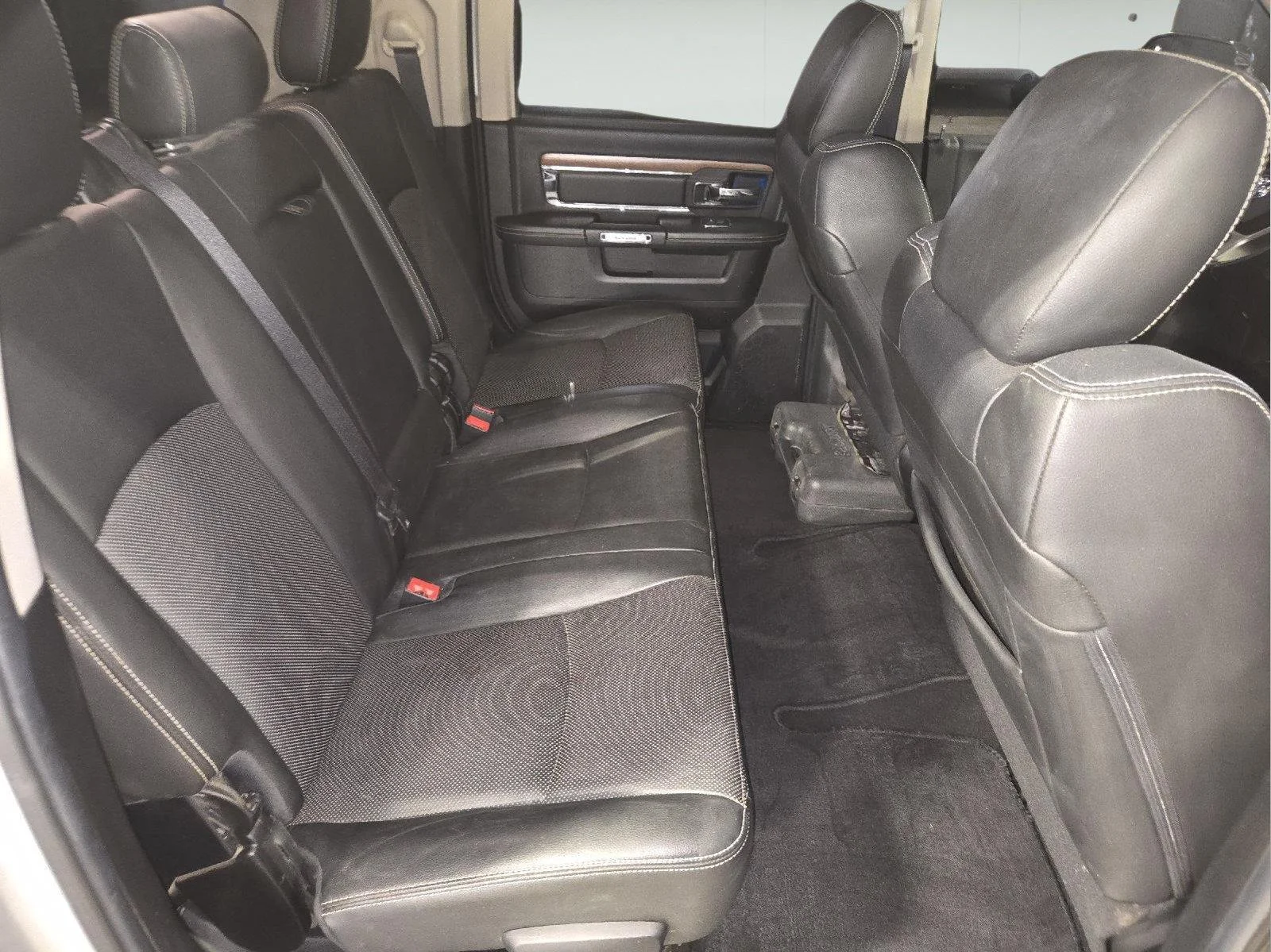 Used 2014 Bright Silver Metallic Clearcoat Ram Laramie image 37