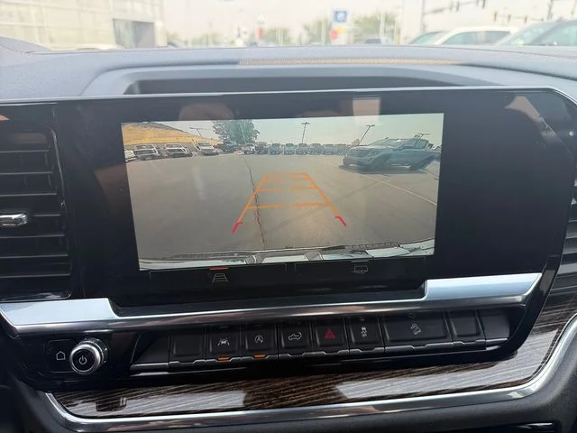 Used 2025 White GMC Elevation image 16