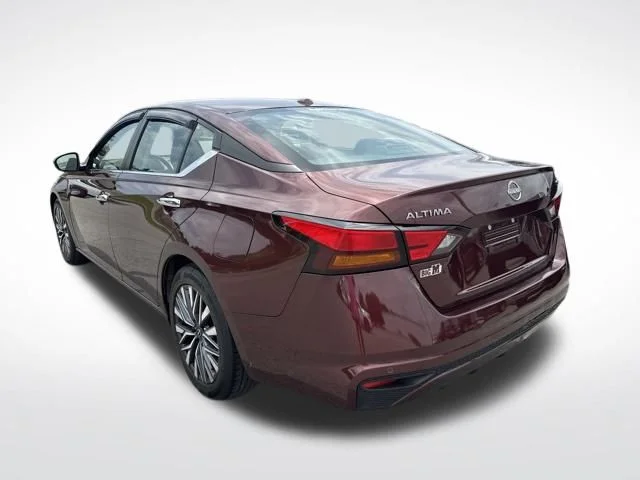 Used 2023 Red Nissan 2.5 SV image 3