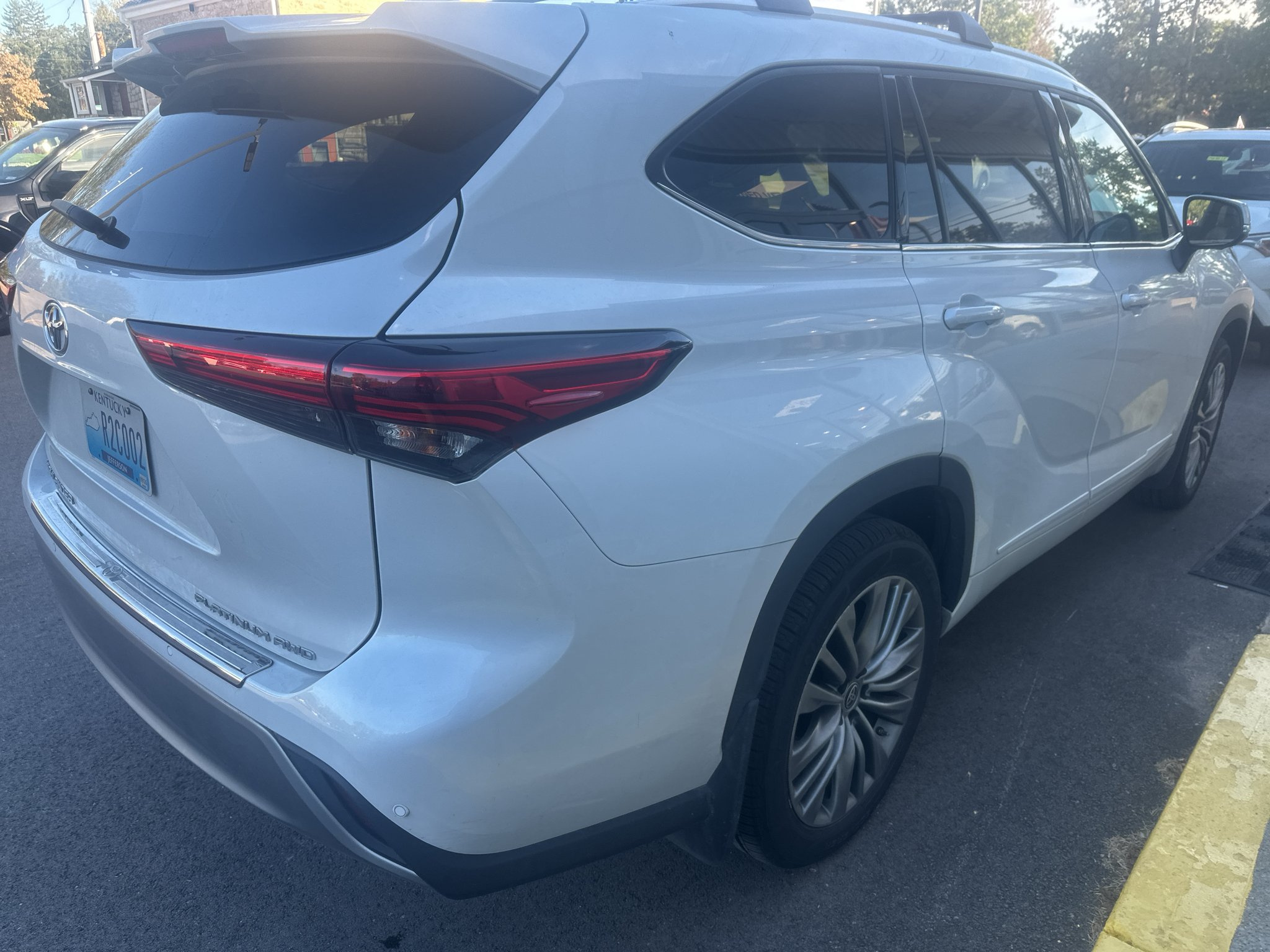 Used 2023 Wind Chill Pearl Toyota Platinum image 4
