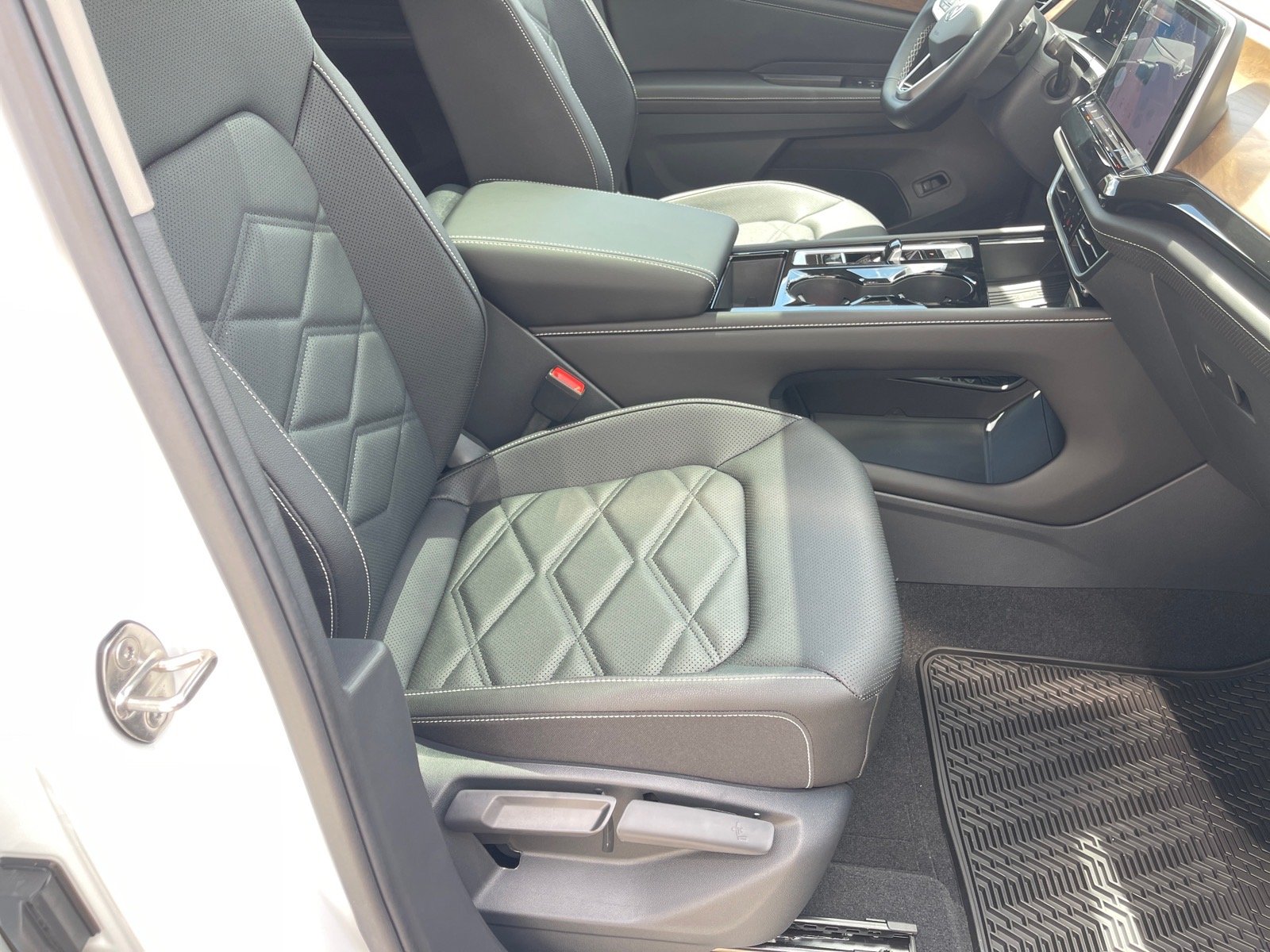 New 2026 Opal White Pearl Volkswagen SE image 18