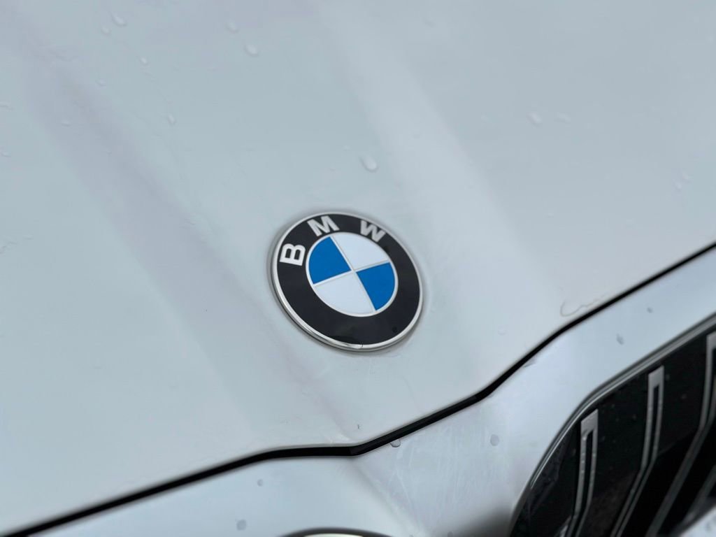 New 2026 Mineral White Metallic BMW 530i xDrive image 11