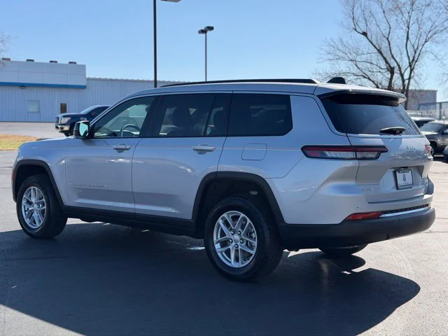 New 2026 Silver Zynith Exterior Paint Jeep Laredo image 5
