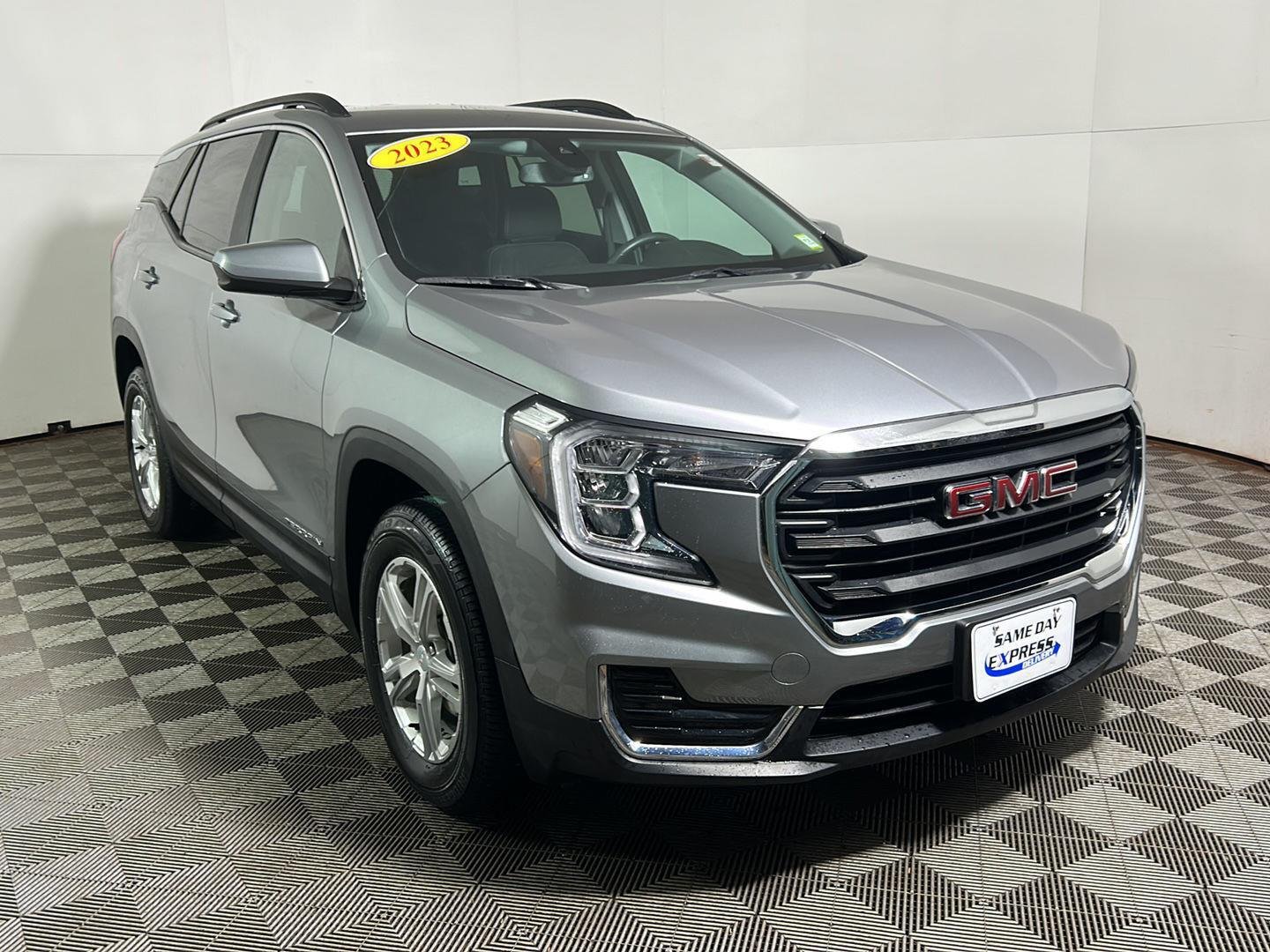 Used 2023 Sterling Metallic GMC SLE image 6