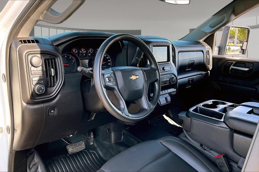 Used 2025 Summit White Chevrolet WT image 13