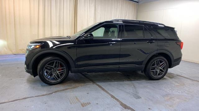 Certified Used 2025 Black Metallic Ford ST-Line image 58