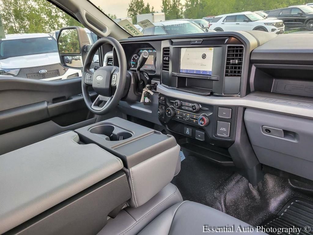 New 2025 Oxford White Ford F-550® XL image 25