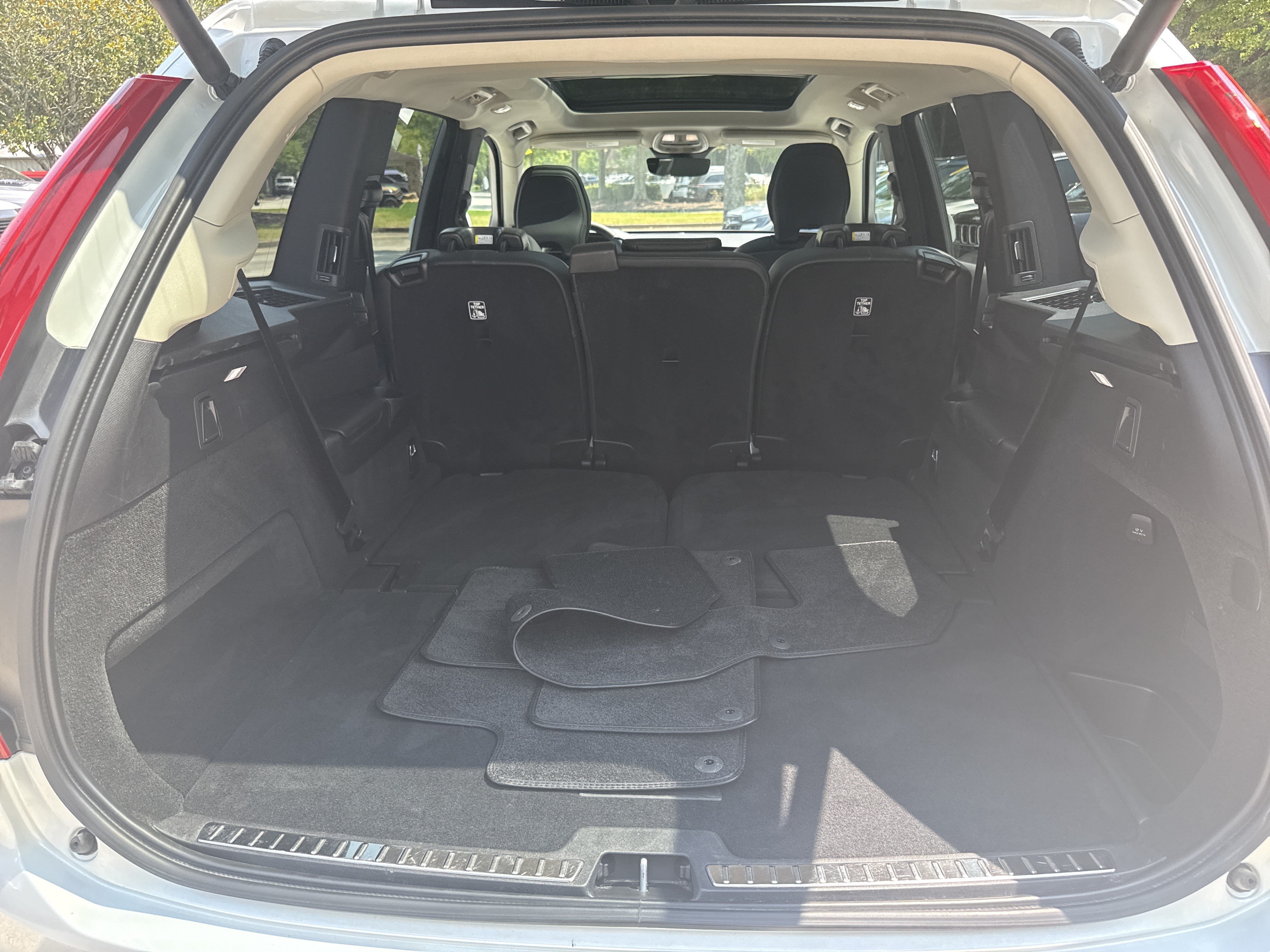 Used 2023 White Volvo Plus image 18