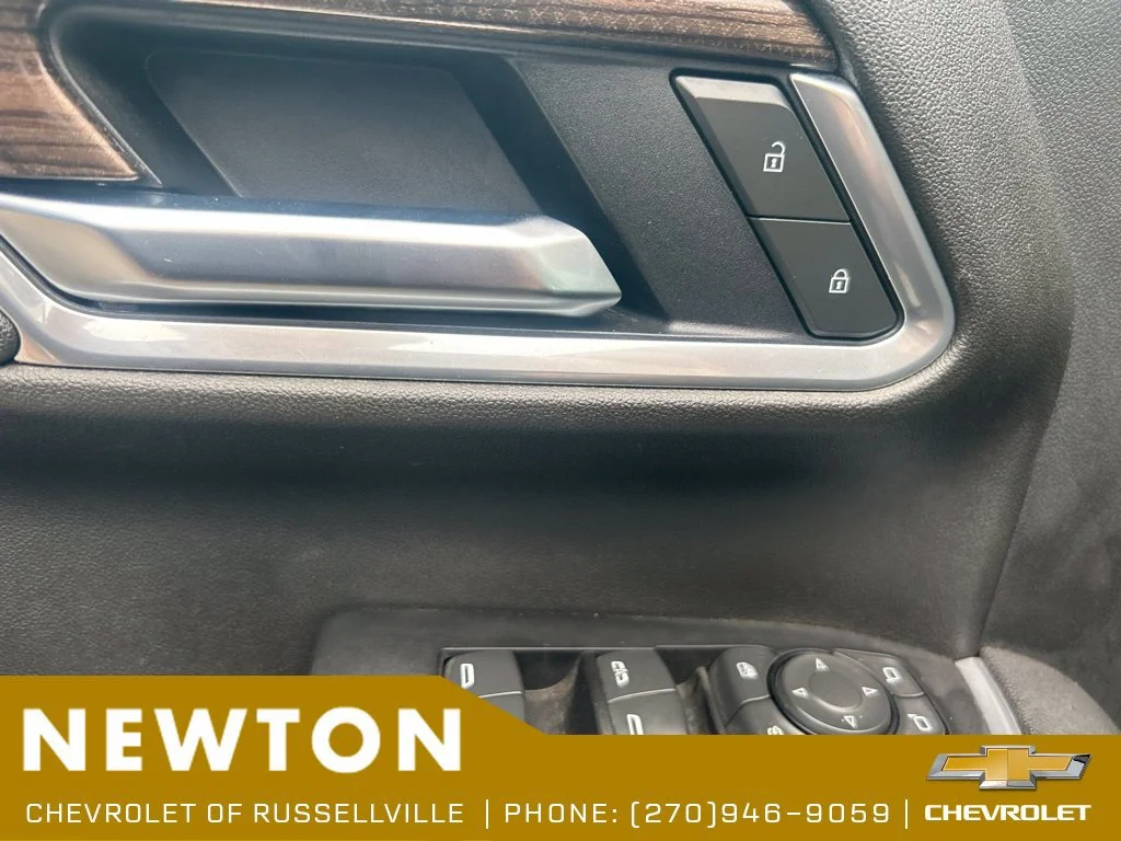 Used 2025 Black Chevrolet LT image 9