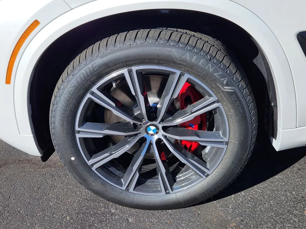 New 2026 Mineral White Metallic BMW xDrive40i image 7