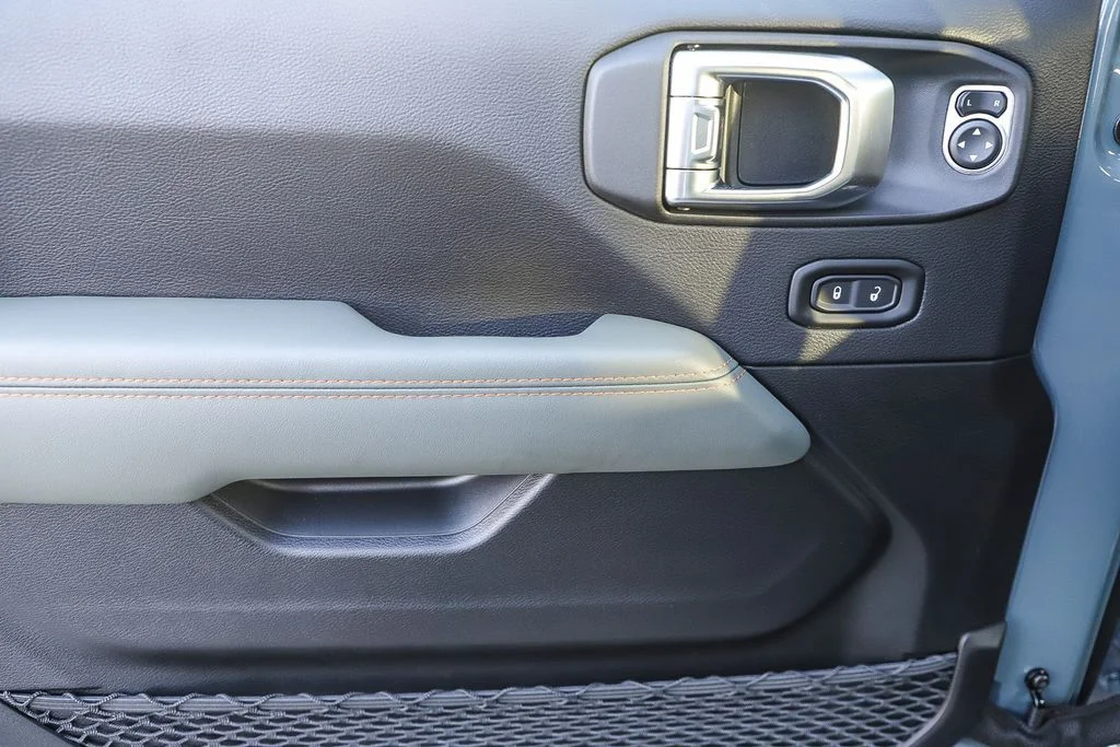 New 2026 Gray Jeep Mojave X image 21
