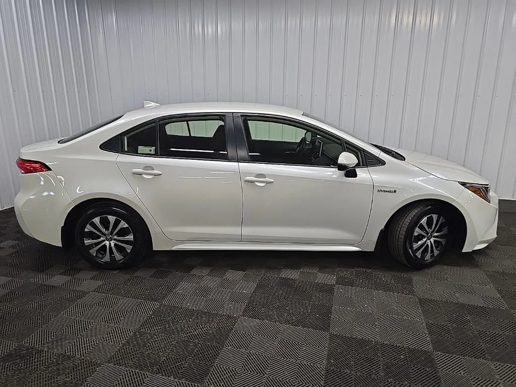 Used 2020 White Toyota LE image 2