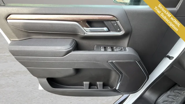 Used 2025 White Chevrolet LT image 21