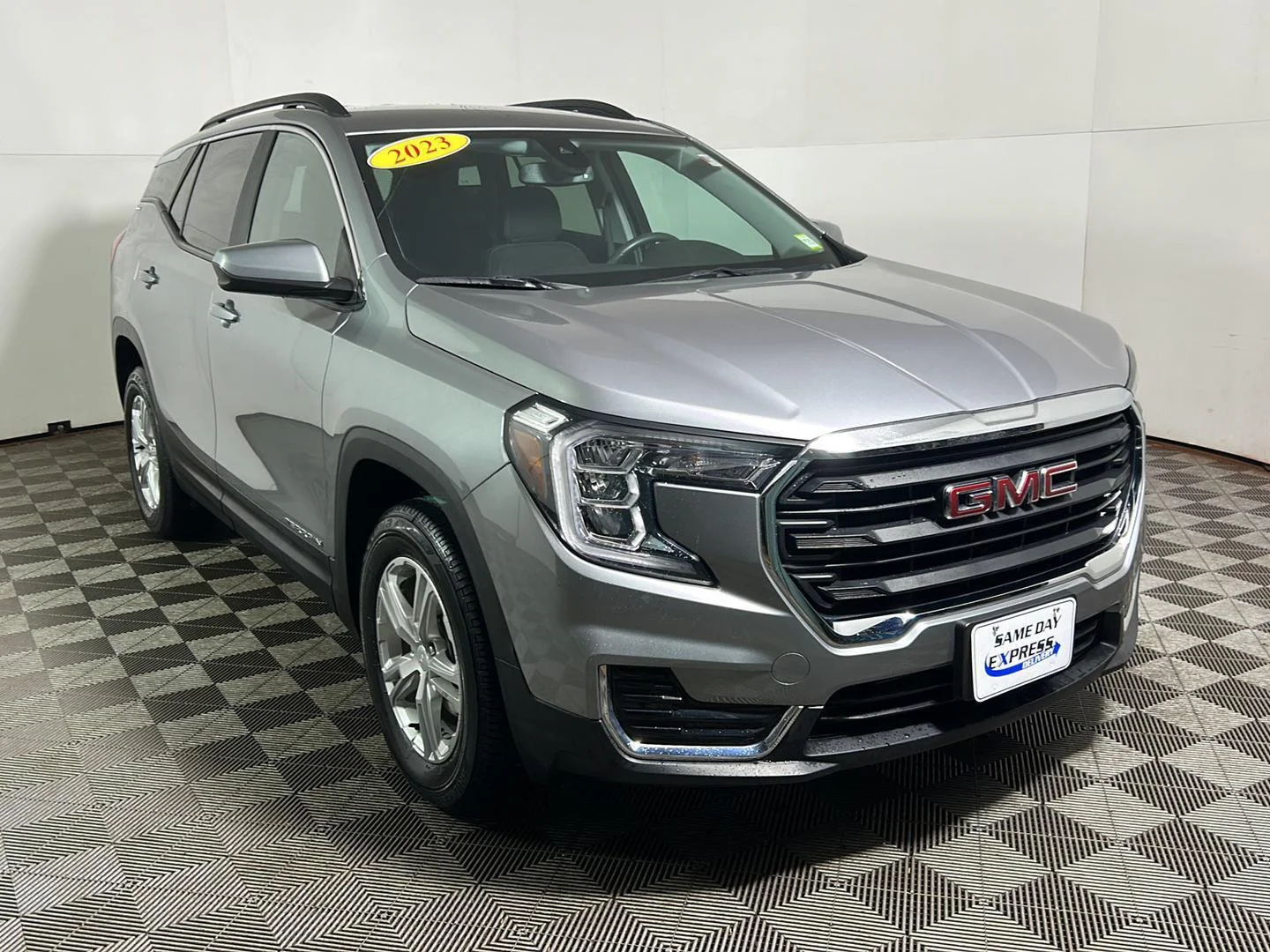Used 2023 Sterling Metallic GMC SLE image 6