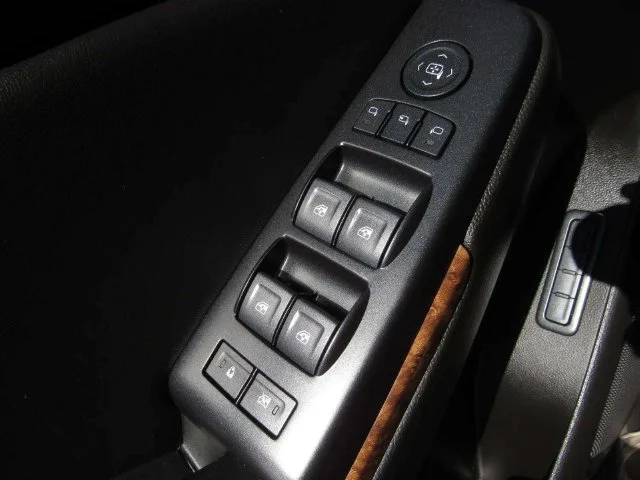 Used 2019 Pearl Chevrolet Premier image 26