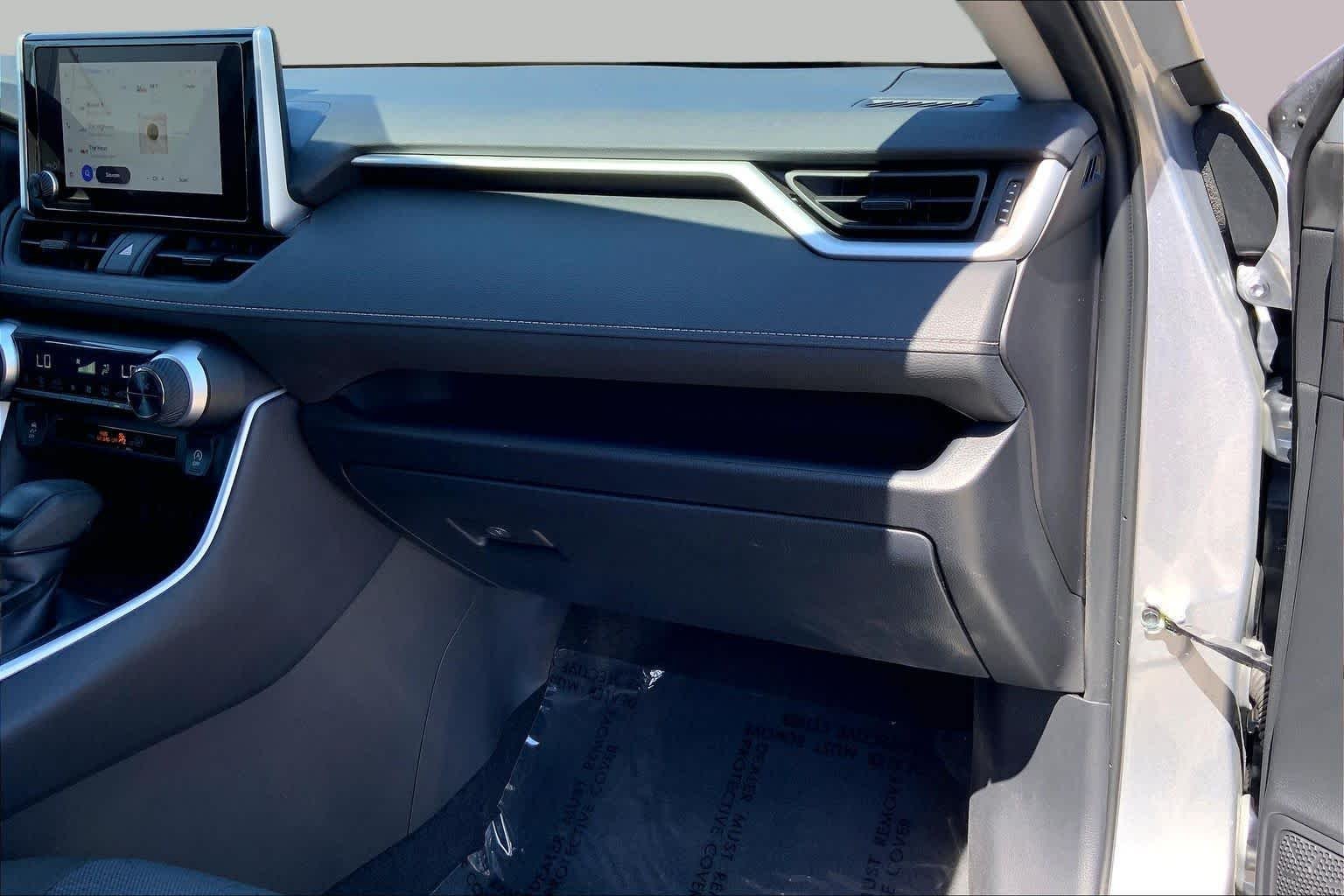 Used 2025 Silver Sky Metallic Toyota XLE image 18