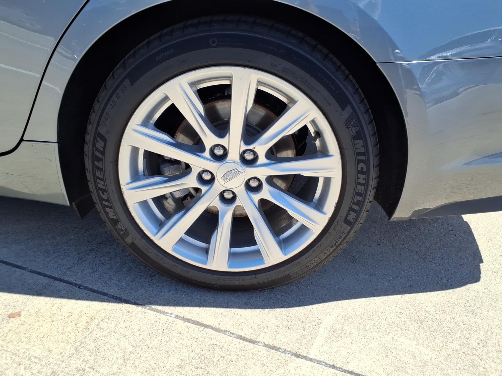 Used 2020 GRAY Cadillac Luxury image 16