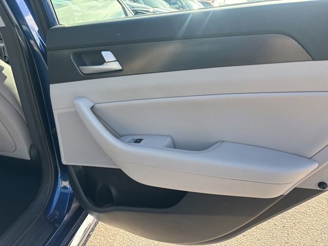 Used 2017 Lakeside Blue Hyundai Sport image 11