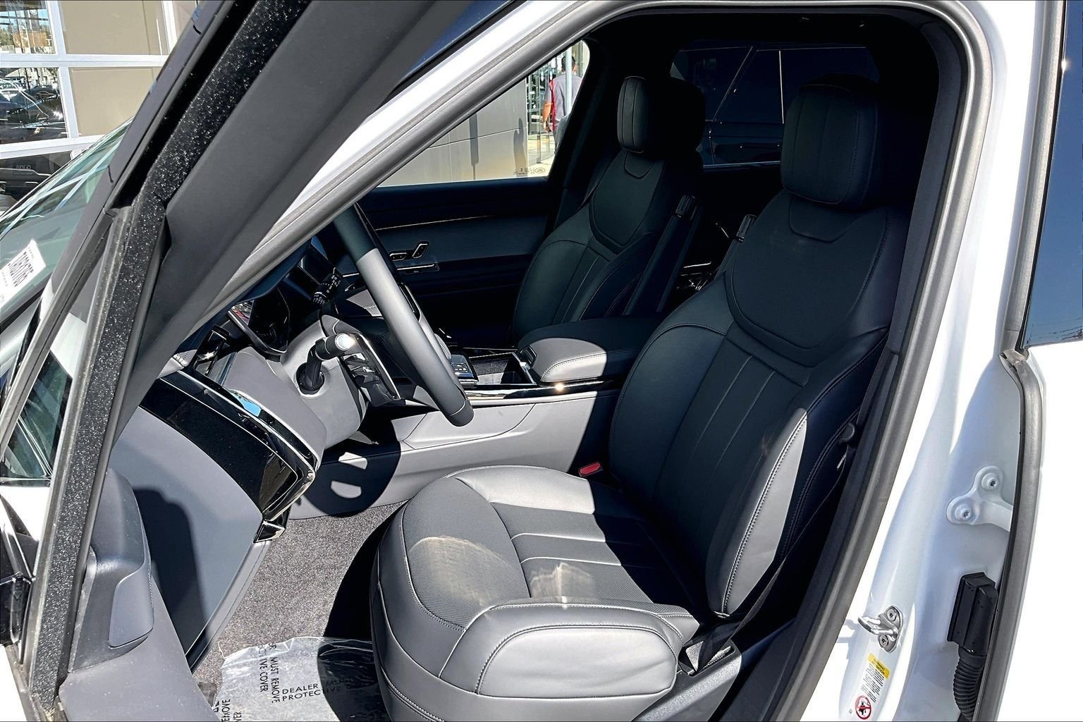 New 2026 Ostuni Pearl White Land Rover Dynamic SE image 9