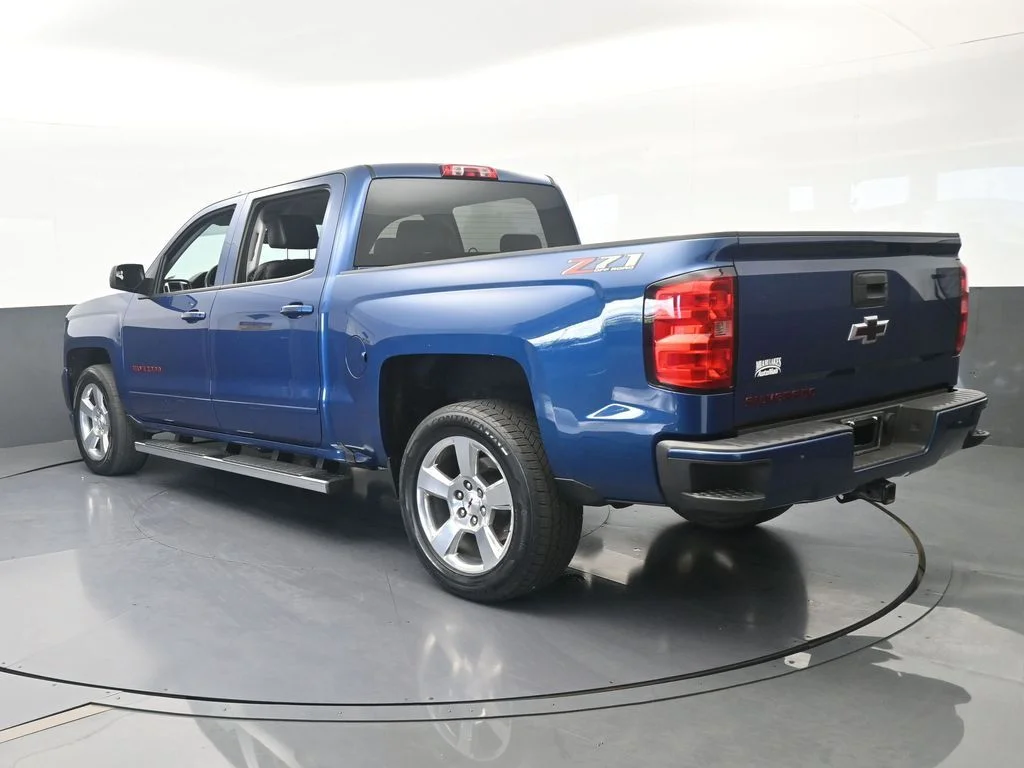 Used 2016 Deep Ocean Blue Metallic Chevrolet LT image 3
