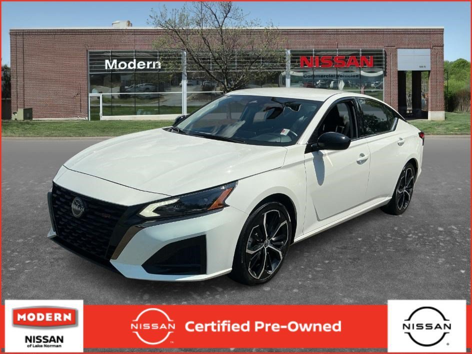 Used 2024 Glacier White Nissan 2.5 SR image 1